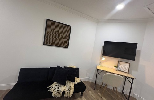 Lake Worth Apartment | Independent Modern Apartment w Private backyard