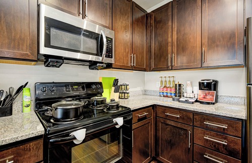 Indianapolis Condo | Indianapolis Near Northside with Fast Wi-Fi/Workstation