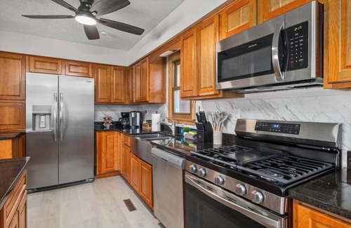 Milan House | Indoor Heated Pool |Game Room|Hot Tub|Sauna Near Sandusky| The Indoor Oasis