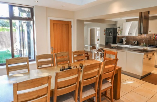 Sheffield Cottage | INDUJA, family friendly, with hot tub in Dore