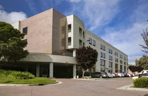 Cupertino House | Indulge in an Unforgettable Getaway Experience! Onsite Pool, Free Parking