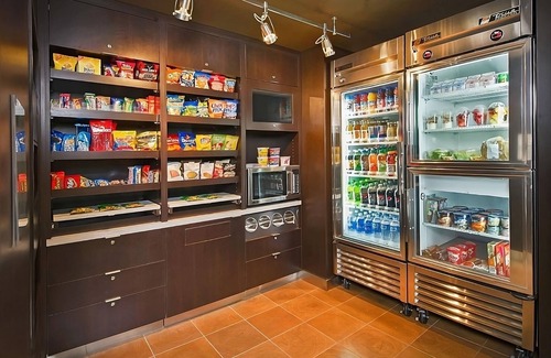 Tinton Falls Hotel | Indulge in Home Like Comfort! 2 Modern Units, Near Atchison Fields, Pet-Friendly