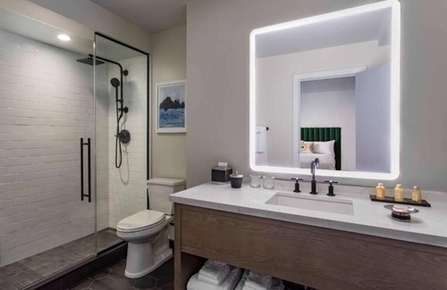 Downtown Chicago Resort | Indulge in Home-Like Comfort! Near Bridgehouse and Chicago River Museum