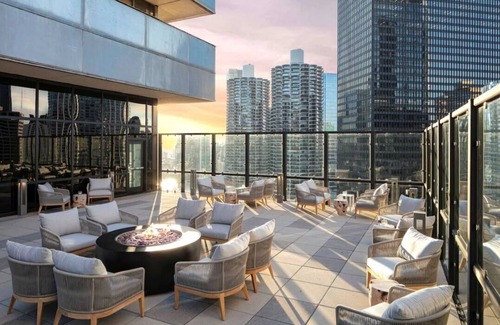 Downtown Chicago Resort | Indulge in Home-Like Comfort! Near Bridgehouse and Chicago River Museum