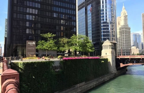 Downtown Chicago Resort | Indulge in Home-Like Comfort! Near Bridgehouse and Chicago River Museum