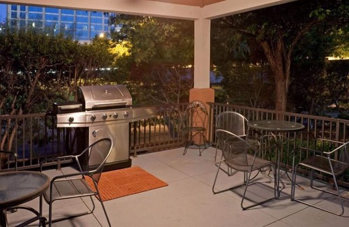 Far North Dallas Apartment | Indulge in Home-Like Comfort! Pet-Friendly, Near Museum of Biblical Art
