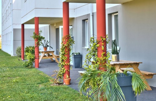 Mouguerre House | Indulge in Home Like Comfort! FREE Parking, Pets Are Allowed!