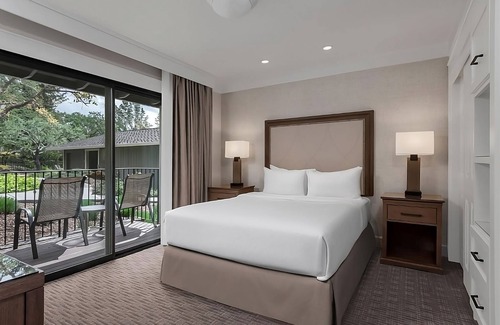 Napa Hotel | Indulge Yourself in Amazing Amenities! 2 Spacious Suites w/Kitchen, Pool!