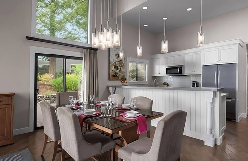 Napa Hotel | Indulge Yourself in Amazing Amenities! 2 Spacious Suites w/Kitchen, Pool!