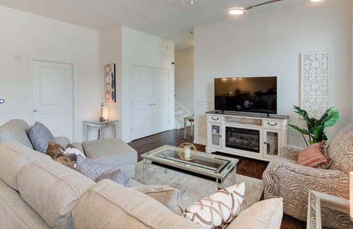 Indianapolis House | Indy Ripple Town Home w/gym+gated GAR+Organic Grocery on site