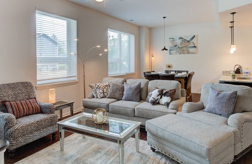 Indianapolis House | Indy Ripple Town Home w/gym+gated GAR+Organic Grocery on site