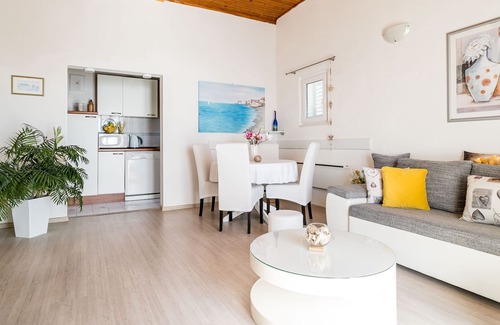 Lozica Apartment | Indy's Beach Apartments