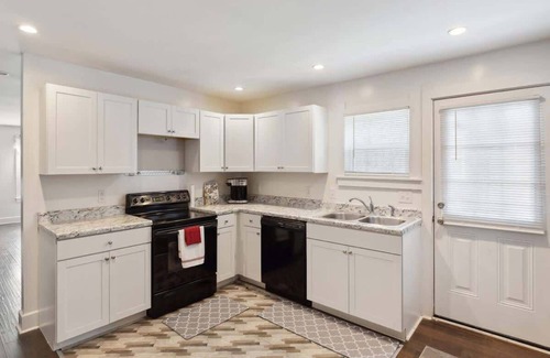 Near Northside House | IndyRocks - Central 2 Bedrooms Near Attractions