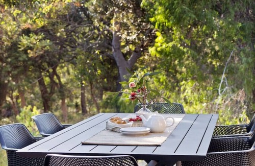 Yallingup House | Inji Homestead - 5-acre holiday home near beaches