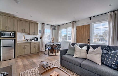 Williams Cabin | Inn History Grand Canyon Cabin 5