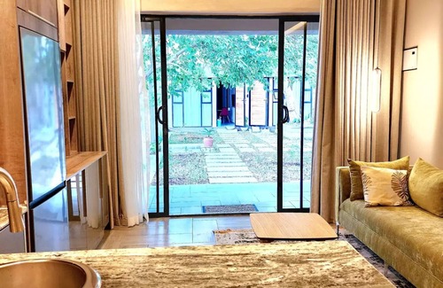 Blantyre Apartment | Instahomes by Tru - Garden Suites
