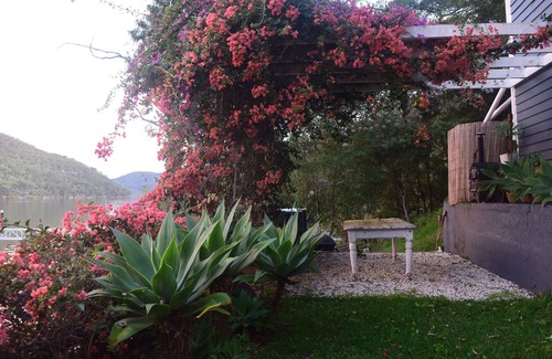 Sydney House | Instant off grid relaxation, within 1.5 hours drive and boat from Sydney