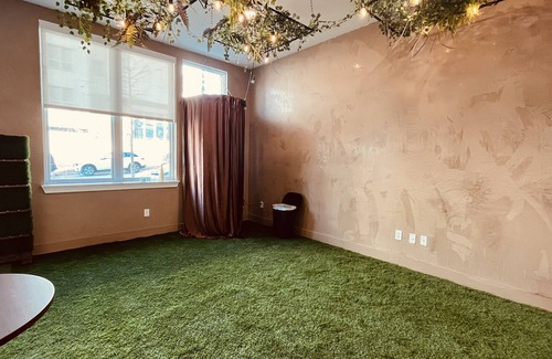 Chosewood Park Apartment | Intimate Group Dinner & Photoshoot Green Space