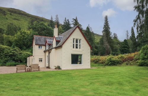 Spean Bridge House | INVERGLOY HOUSE, family friendly, with open fire in Spean Bridge