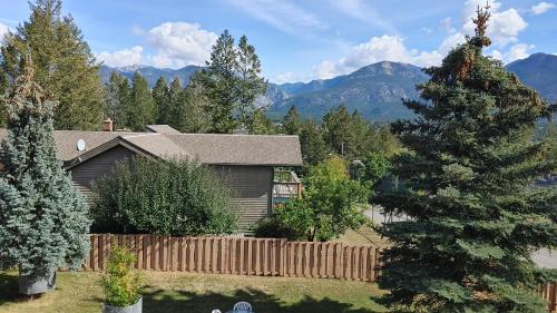 East Kootenay House | Invermere 4 Bedroom Mountain View Home! 50 Percent Off Monthly Rentals! Enjoy Skiing, Snowboarding, Cross Country Skiing at Panorama Village, Radium and Fairmont Hot Springs, Snowmobiling, Ice Skating on Lake Windermere!