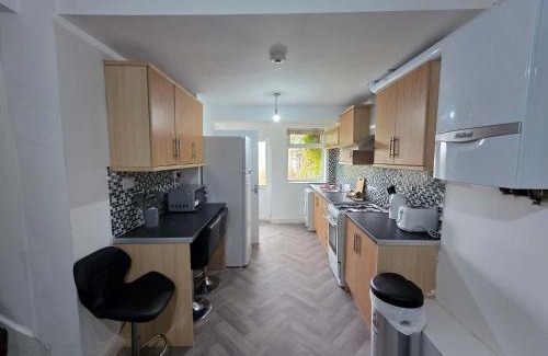 Worksop House | Inviting 3-Bed Home in Worksop with Street Parking