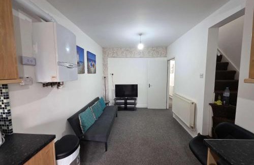 Worksop House | Inviting 3-Bed Home in Worksop with Street Parking