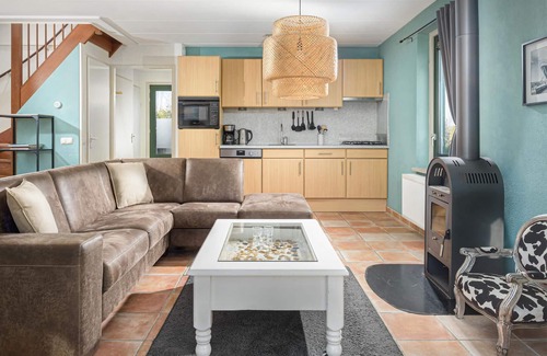 Tzummarum House | Inviting cottage with own sauna.