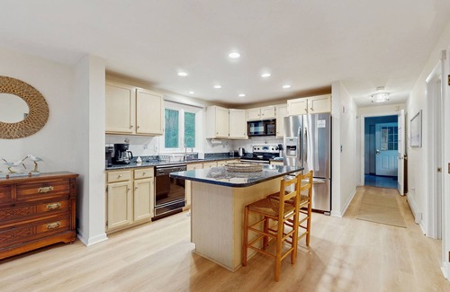 East Falmouth House | Inviting dog-friendly home with furnished deck & firepit, near golf