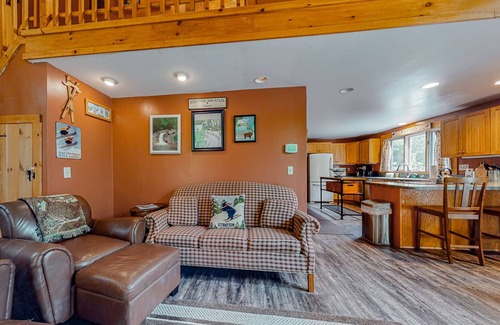 Jamaica House | Inviting dog-friendly home with balcony, full kitchen, & washer/dryer