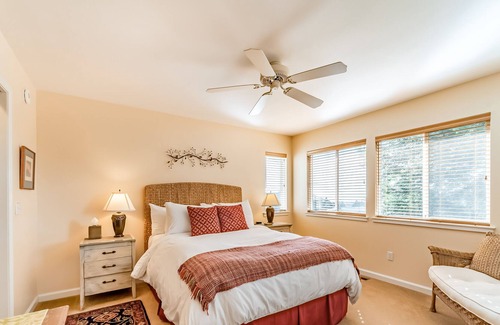 Arcata House | Inviting home next to Arcata's Redwood Forest w/ panoramic views of the bay