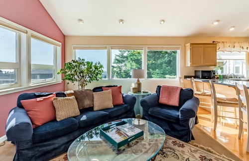 Arcata House | Inviting home next to Arcata's Redwood Forest w/ panoramic views of the bay