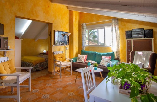 La Azohia Apartment | Inviting vacation apartment in authentic environment by the sea.