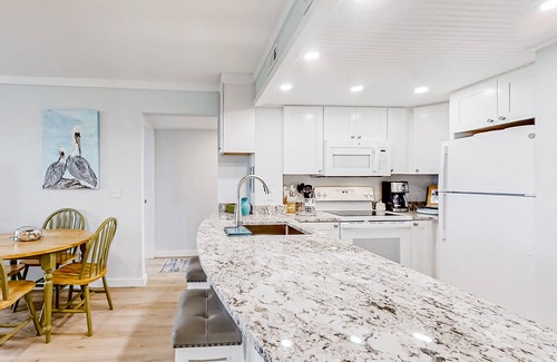 Edisto Island Condo | Inviting waterfront condo with marsh view, shared pool, balcony & central AC