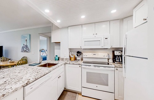 Edisto Island Condo | Inviting waterfront condo with marsh view, shared pool, balcony & central AC