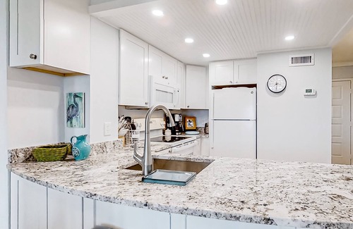 Edisto Island Condo | Inviting waterfront condo with marsh view, shared pool, balcony & central AC