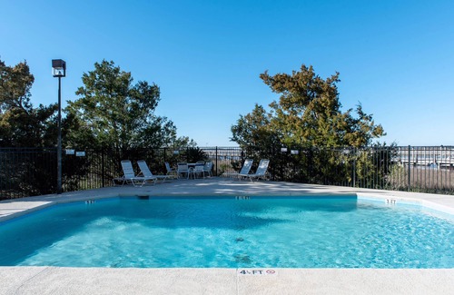Edisto Island Condo | Inviting waterfront condo with marsh view, shared pool, balcony & central AC