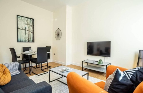 Ipswich Apartment | Ipswich Waterfront Serenity - City View 2BR Apt