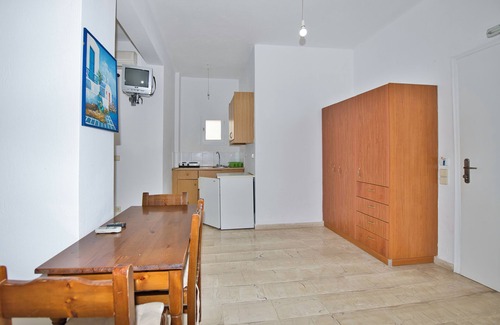 Kamari Apartment | Ira Apartments