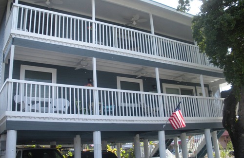 Independence Square House | IRB Island Cottages Lower Cottage 300 Gulf blvd. Indian Rocks Beach, FL