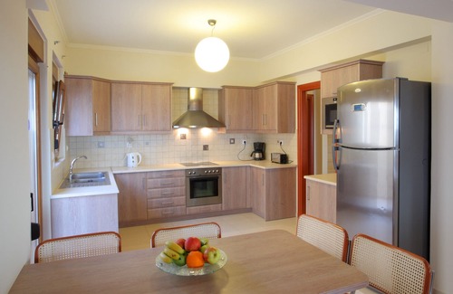 Rethymno Villa | Irida beachfront Villa for 12 next to all amenities