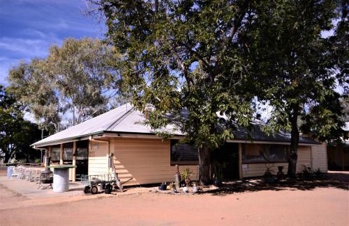 Barcaldine Hotel | Ironbark Inn