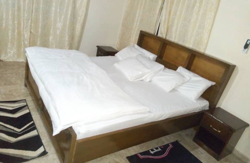 Freetown House | Ishmajoso Lodge