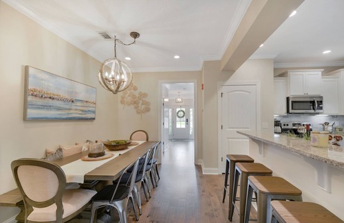 Epworth Acres House | Island Breeze | Luxury Townhouse | Free Bikes | Bring Your Boat Marina Close By