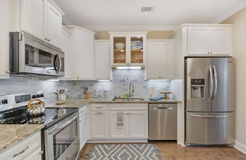 Epworth Acres House | Island Breeze | Luxury Townhouse | Free Bikes | Bring Your Boat Marina Close By