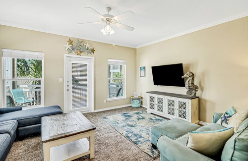 Corpus Christi House | Island dog-friendly townhome with pool access - patio, washer/dryer, and AC