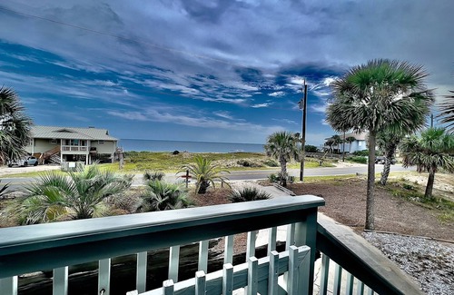 St. George Island Cottage | Island Escape: 4BR Cottage w/Pool + Beach Access on Saint George Island