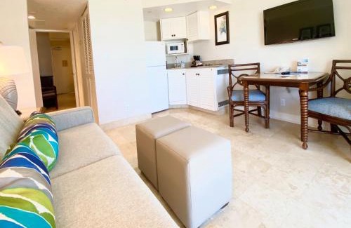 St. Pete Beach Resort | Island Grand at TradeWinds