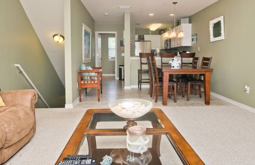 Innerarity Townhomes House | Island Time: Peaceful Waterfront Unit with 2 Kayaks!