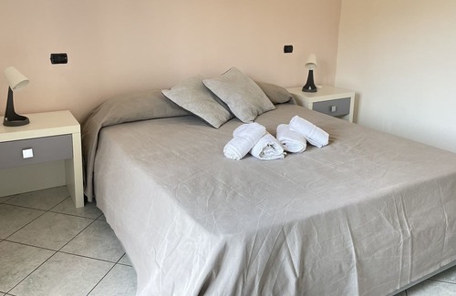 Le Castella Apartment | Le Castella Home 6-Apartment-Private Bathroom-Terrace