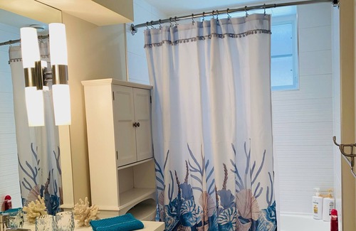 Riley Park-Little Mountain Apartment | *It's not too late!* NEW Listing by Super Host